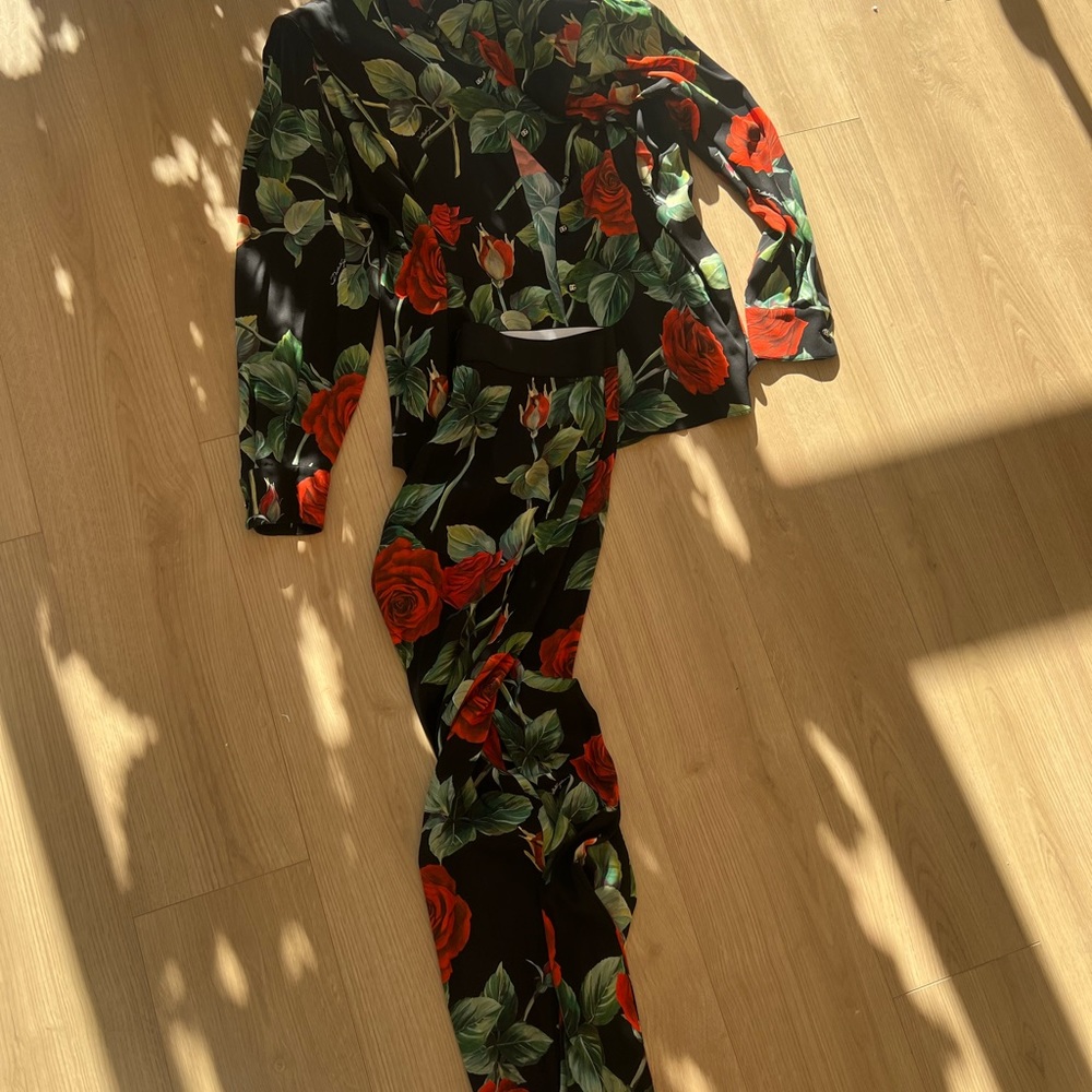 Floral Padded Shoulder Stretch Silk Button-Up Blouse and matching leggings